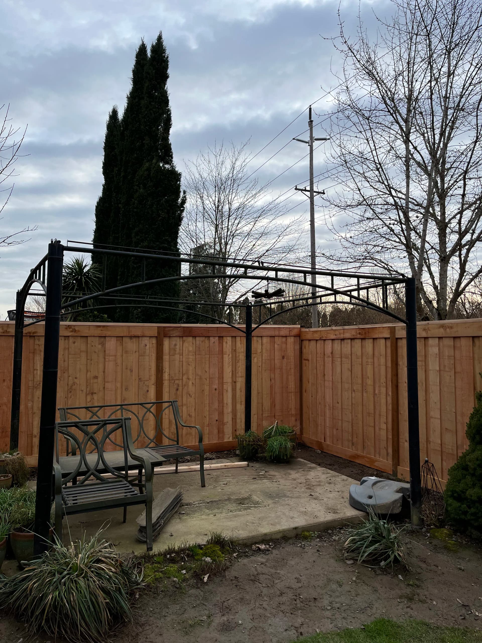 Gallery photos for Board-Over-Board Cedar Fence with Picture Frame Finish: Image #2
