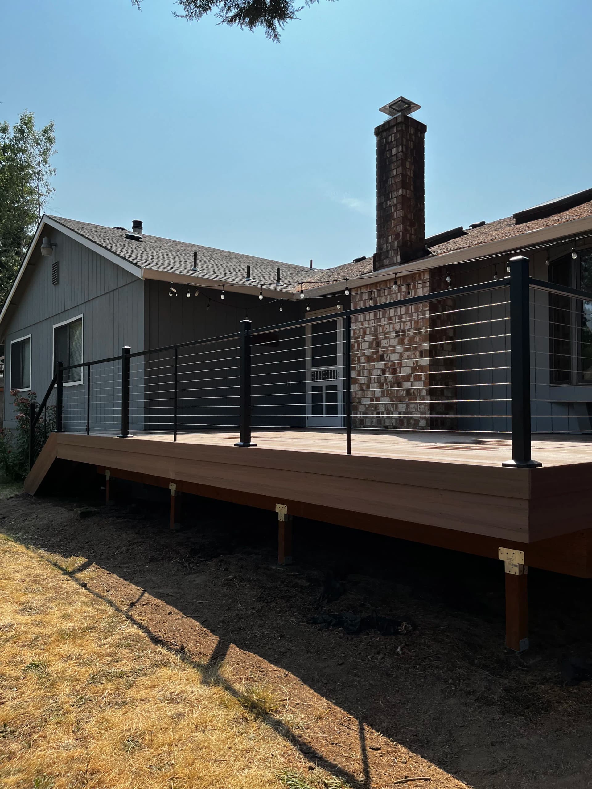 Gallery photos for Composite Deck with Aluminum Horizontal Cable Railing: Image #2